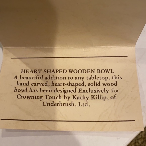 ~Crowning Touch~ Vintage Carved Heart Shaped Bowl - Picture 4 of 5